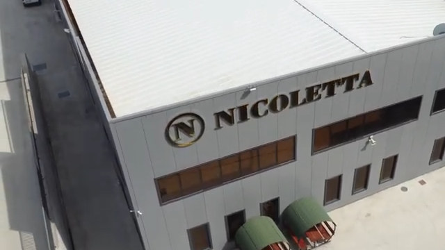 Tanıtım filminden: Nicoletta tabelalı üretim binası